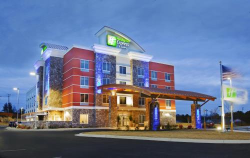 Фотография гостиницы Holiday Inn Express Hotel & Suites Hot Springs, an IHG Hotel