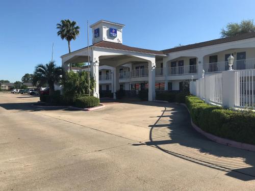 Фотография гостиницы Express Inn Tomball