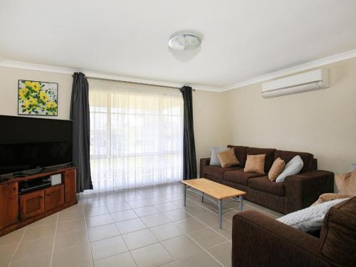Фотография гостевого дома Kingfisher - Pet-Friendly - 10 Mins to Hyams Beach