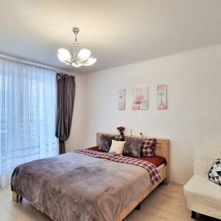 Фотография квартиры 1-комн. апартаменты в ЖК "Новин" с большой кроватью