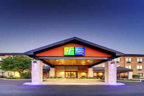 Фотография гостиницы Holiday Inn Express & Suites Aurora - Naperville, an IHG Hotel