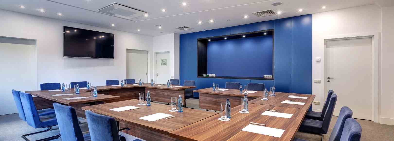 Фотография конференц-зала Каравелла