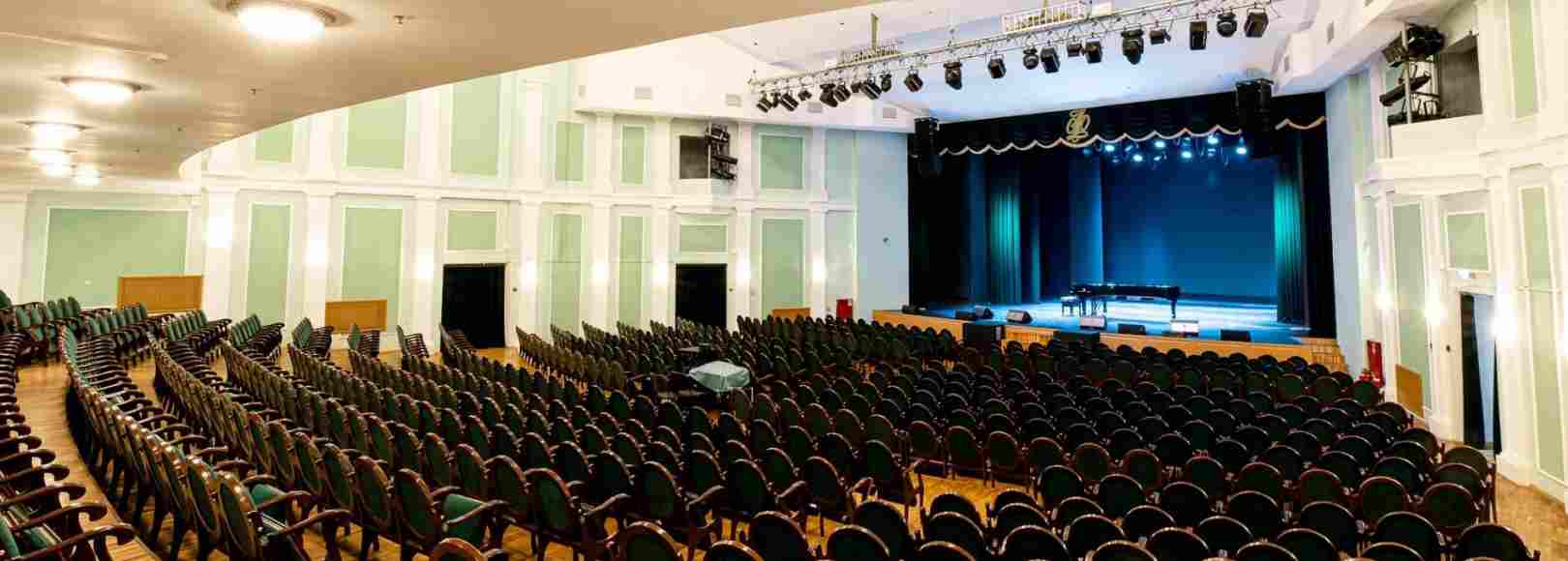 Фотография концертного зала Большая сцена Концертного зала Свиридовский