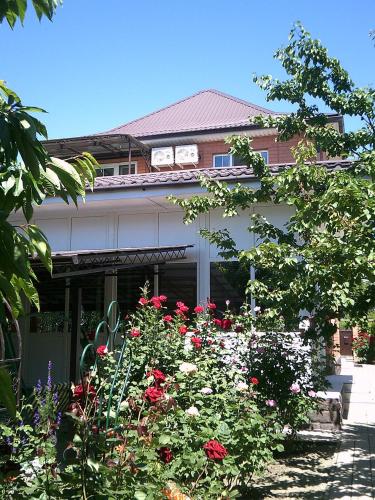 Фотографии гостевого дома
Роза на Ялтинской