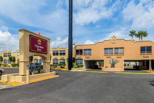 Фотография гостиницы Clarion Inn near McAllen Airport