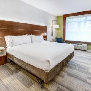 Фотографии гостиницы 
            Holiday Inn Express Woodbridge, an IHG Hotel