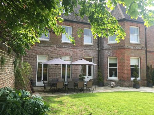 Фотографии гостевого дома 
            Substantial 6 bed House in Christchurch Dorset