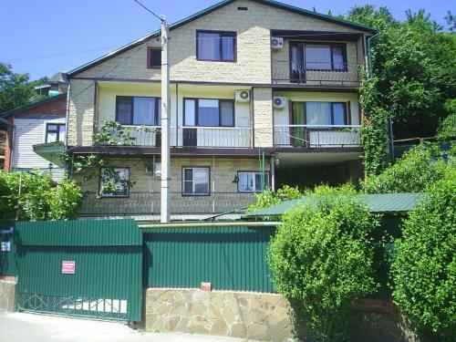 Фотографии гостевого дома
Семейный