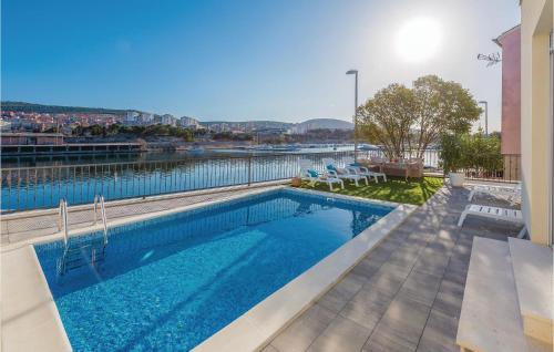 Фотография гостевого дома Four-Bedroom Holiday Home in Sibenik