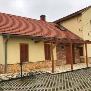 Фотографии гостевого дома
Sárgaház