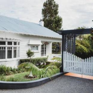 Фотографии гостевого дома 
            Island Villa, Oneroa