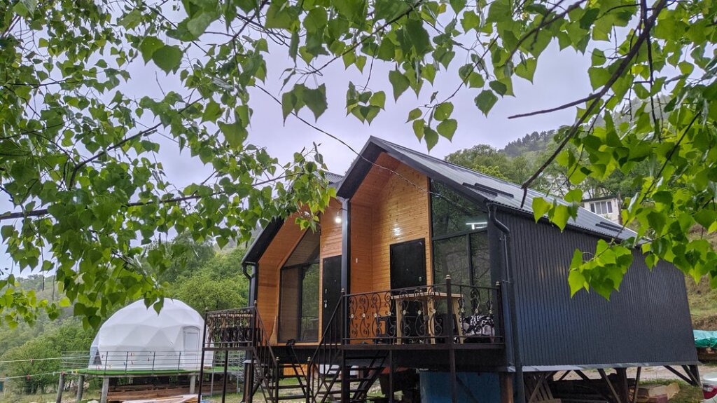 Фотография Коттеджа Частный дом Эхо Гор в окружении прирoды