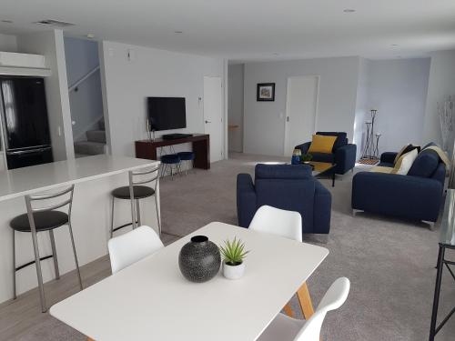 Фотография гостевого дома Delightful Petone Townhouse