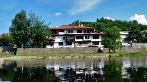 Фотография гостиницы Family Hotel Varosha 2003