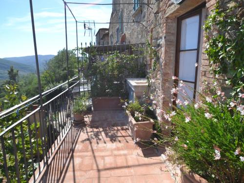 Фотография гостевого дома Mountain-view Holiday Home in Montecastelli with Private Terrace