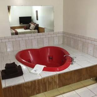 Фотографии мини отеля
Kingsway Inn