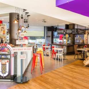 Фотографии гостиницы 
            Hotel ibis Lisboa Alfragide