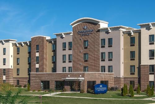 Фотография гостиницы Candlewood Suites Bloomington, an IHG Hotel