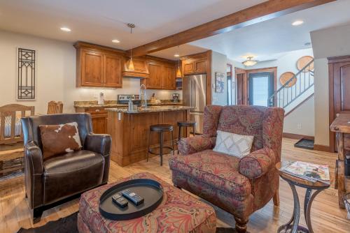 Фотография гостевого дома Andora Villa Condo 102 - Right on Trail Creek and Walk to Downtown Ketchum
