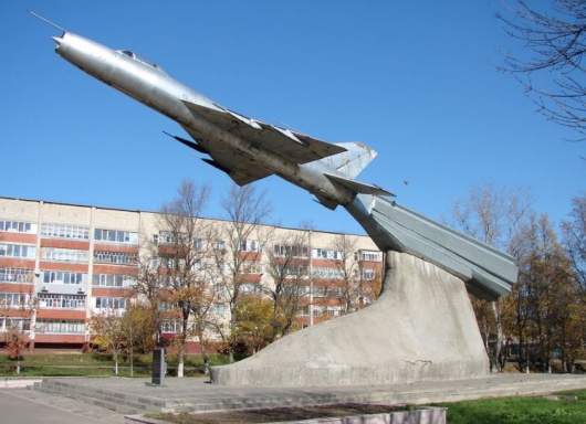 Фотографии памятника
Памятник-самолет СУ-9