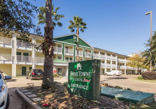 Фотография мотеля HomeTowne Studios by Red Roof Houston - Northwest