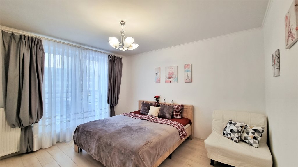 Фотография квартиры 1-комн. апартаменты в ЖК "Новин" с большой кроватью