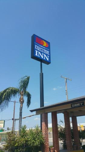 Фотография мотеля Sky-Palace Inn & Suites Laredo
