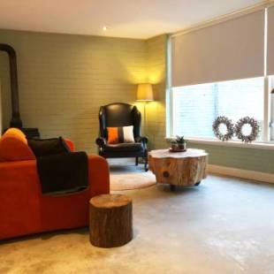 Фотографии мини отеля
The Old Garage