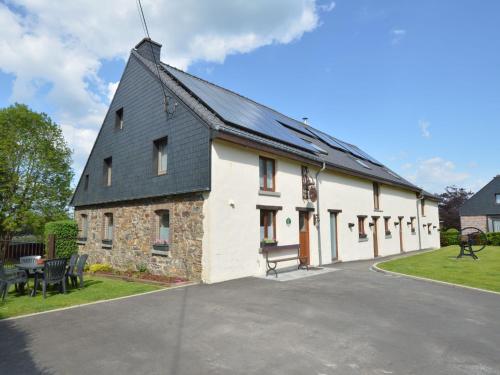 Фотография гостевого дома Charming cottage just a few steps away from the famous Francorchamps F1 circuit