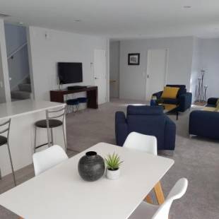 Фотографии гостевого дома
Delightful Petone Townhouse