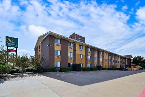 Фотография гостиницы Quality Inn DFW Airport North