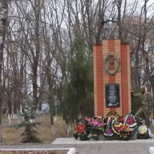 Фотография памятника Памятник Скорбящий воин