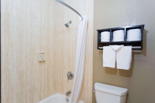 Фотография гостиницы Howard Johnson by Wyndham National City/San Diego South