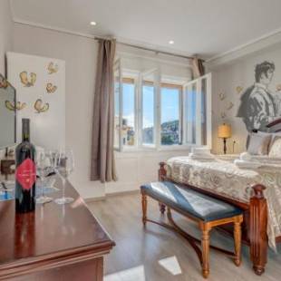 Фотографии мини отеля
Metropole Luxury Rooms