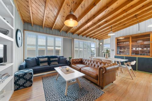 Фотография гостевого дома The Walnut Tree House - Martinborough Holiday Home