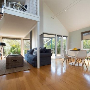 Фотография гостевого дома Boatshed Villa Yellow Door