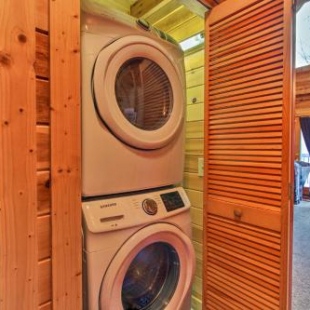 Фотография гостевого дома Rustic Sevierville Cabin with Spacious Porch and Views!