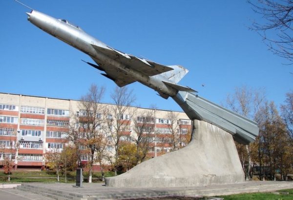 Фотография памятника Памятник-самолет СУ-9