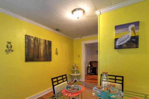 Фотографии гостевого дома
Cozy Gulfport Home Walk to Beach, Marina and Casino