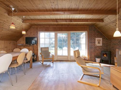 Фотографии гостевого дома
Three-Bedroom Holiday home in Løkken 1