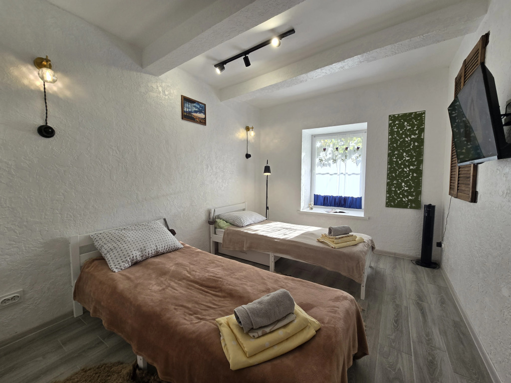 Фотография квартиры Квартира с собственным двориком в парке Цветник