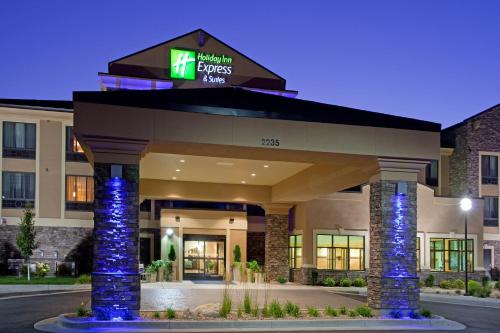 Фотография гостиницы Holiday Inn Express Hotel & Suites Logan, an IHG Hotel
