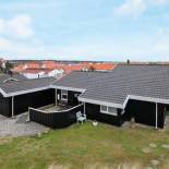 Фотография гостевого дома Three-Bedroom Holiday home in Blokhus 1