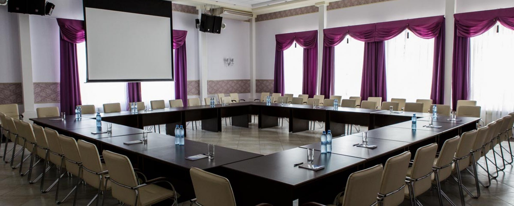 Фотографии конференц-зала Прохладная