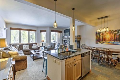 Фотографии гостевого дома
Winter Park Condo with Hot Tub and Shuttle-Walk to Town