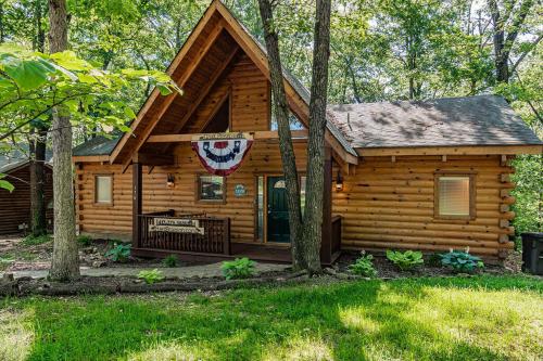 Фотографии гостевого дома 
            Premium Log Cabin Vacation Experience, HotTub,Firepit, Woods Ozark Preserve