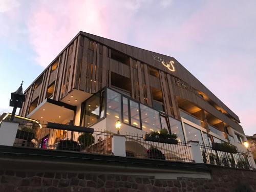 Фотография гостиницы Hotel Chalet S - Dolomites Design - adults friendly