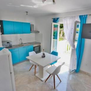 Фотографии гостевого дома 
            Apartments with a parking space Sutivan, Brac - 752