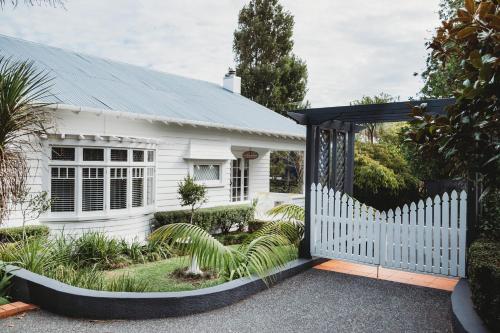 Фотография гостевого дома Island Villa, Oneroa