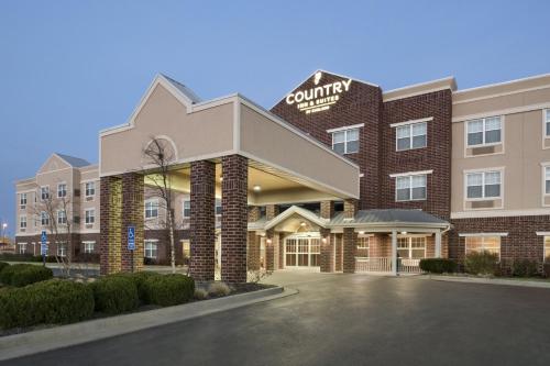 Фотография гостиницы Country Inn & Suites by Radisson, Kansas City at Village West, KS